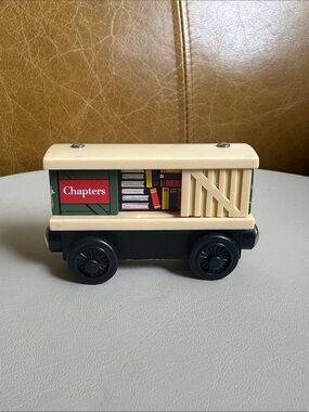 Thomas & Friends - Beige and Green Chapters and Indigo Boxcar